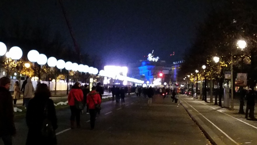 relexa hotel Berlin - 25 Jahre Mauerfall Lichtgrenze - Brandenburger Tor