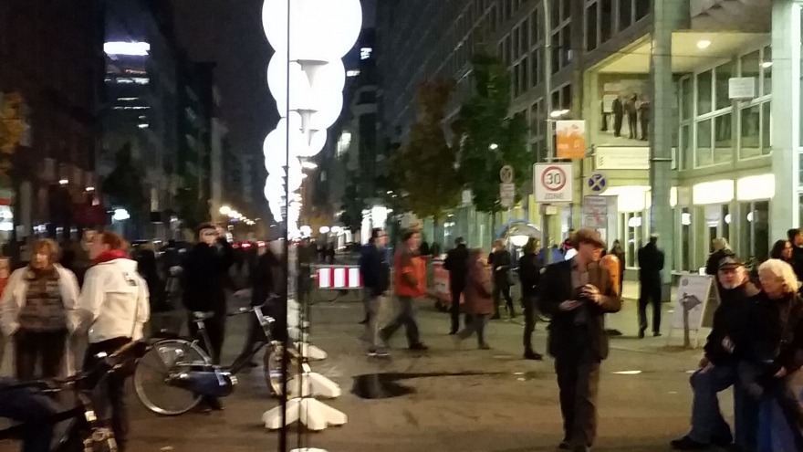 relexa hotel Berlin - 25 Jahre Mauerfall Lichtgrenze - Checkpoint Charlie