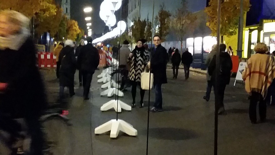 relexa hotel Berlin - 25 Jahre Mauerfall Lichtgrenze - Checkpoint Charlie