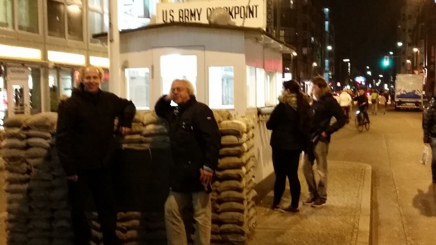 relexa hotel Berlin - 25 Jahre Mauerfall Lichtgrenze - Checkpoint Charlie