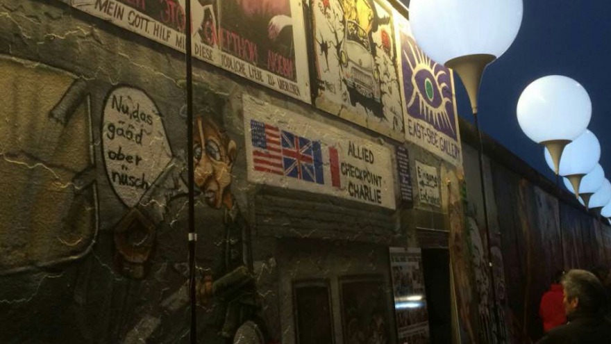 relexa hotel Berlin - 25 Jahre Mauerfall - Lichtgrenze - East Side Gallery