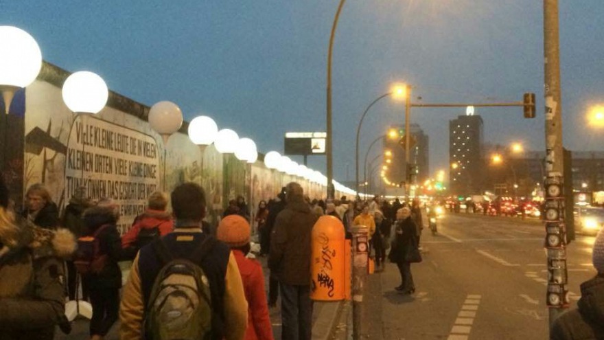 relexa hotel Berlin - 25 Jahre Mauerfall - Lichtgrenze - East Side Gallery