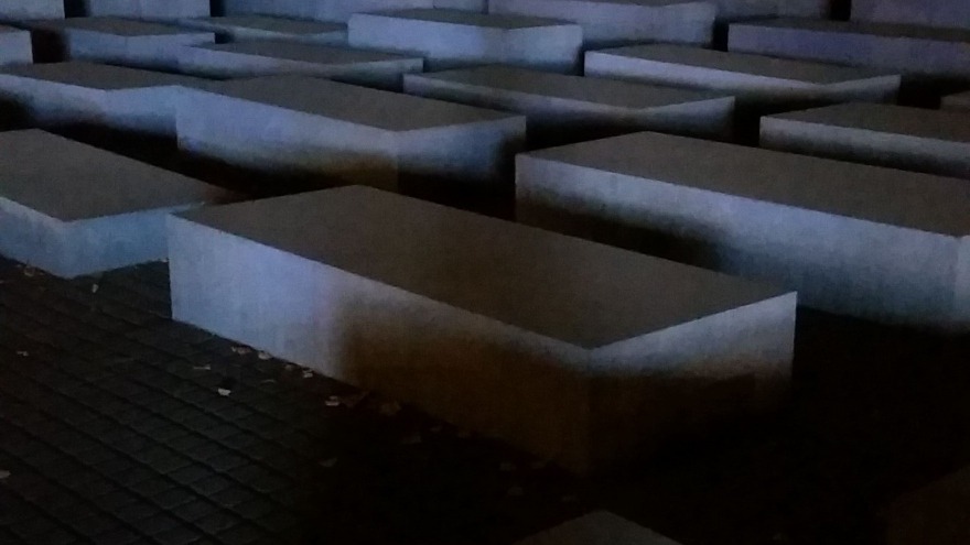 relexa hotel Berlin - 25 Jahre Mauerfall Lichtgrenze - Holocaust Mahnmal