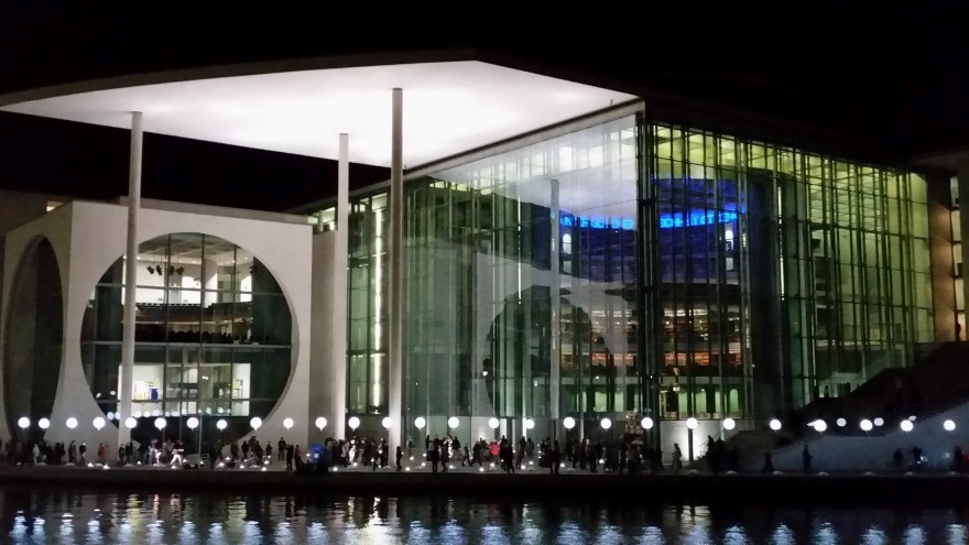 relexa hotel Berlin - 25 Jahre Mauerfall Lichtgrenze - Nahe Bundeskanzleramt