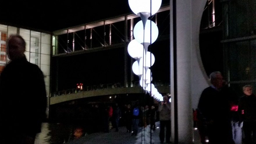 relexa hotel Berlin - 25 Jahre Mauerfall Lichtgrenze - Nahe Bundeskanzleramt Spree