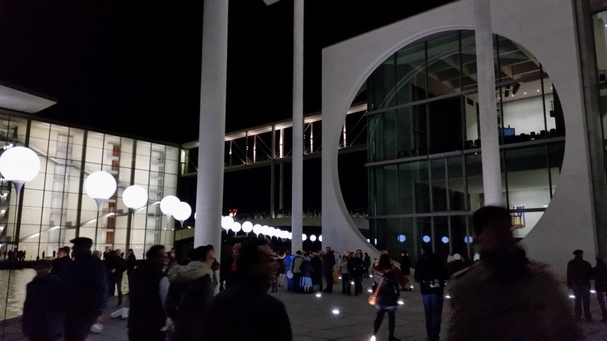 relexa hotel Berlin - 25 Jahre Mauerfall Lichtgrenze - Nahe Bundeskanzleramt Spree