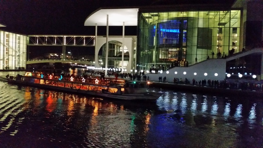 relexa hotel Berlin - 25 Jahre Mauerfall Lichtgrenze - Nahe Deutscher Reichstag