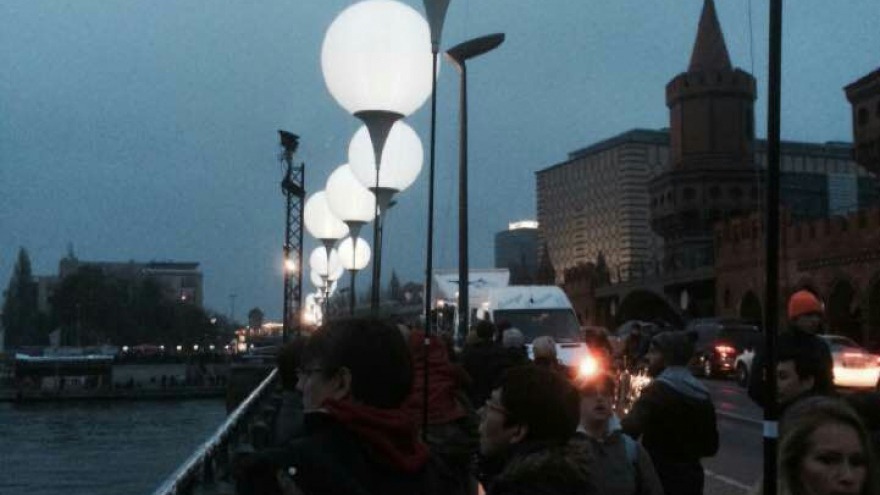 relexa hotel Berlin - 25 Jahre Mauerfall - Lichtgrenze - Oberbaumbrücke