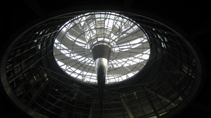 Blick in die Kuppel vom Plenarsaal aus