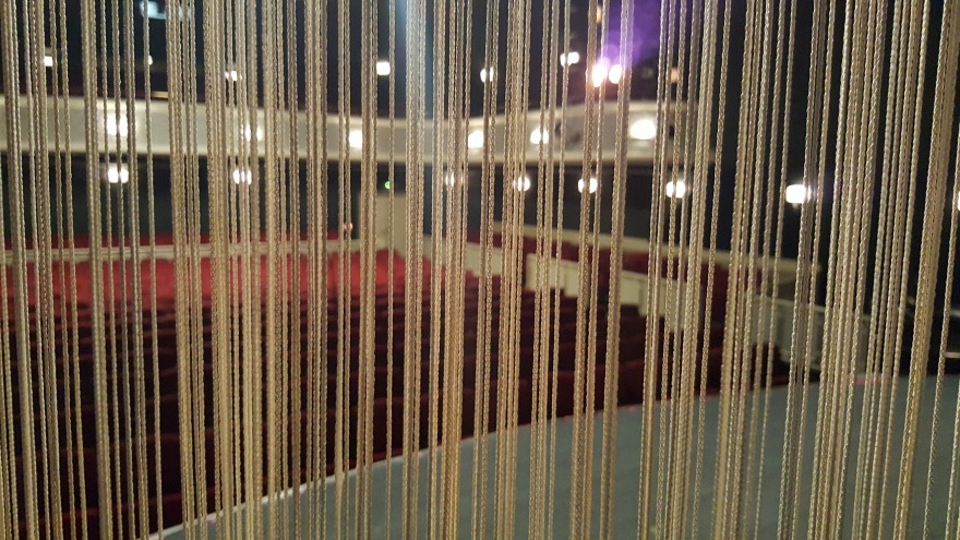 Hinterm Vorhang gehts weiter