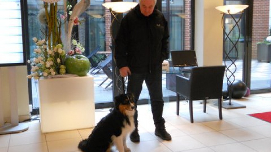 relexa hotel Berlin - Luis in der Lobby