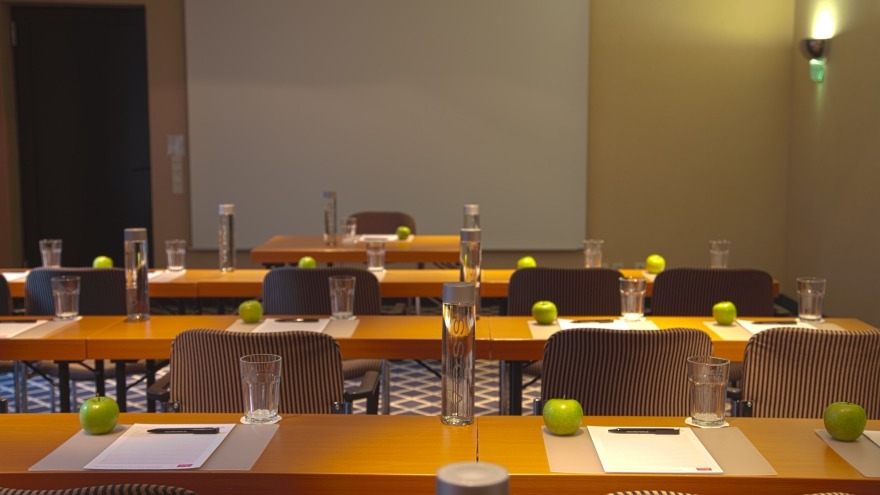 relexa hotel Berlin - Tagungsraum Hamburg parlamentarische Sitzordnung