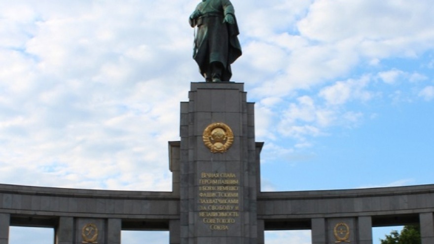 relexa hotel Berlin - Honor Monument