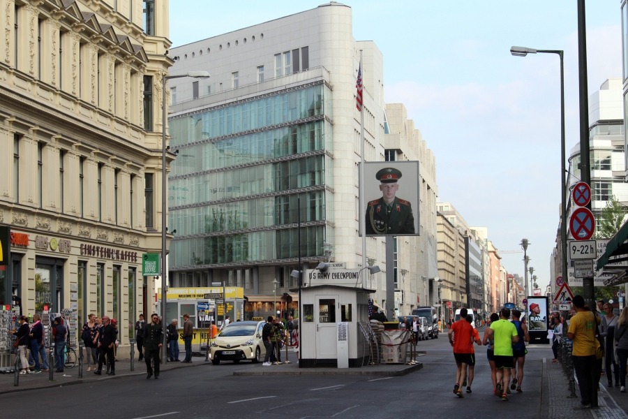 This border crossing linked until 1989, the Soviet and American sector.